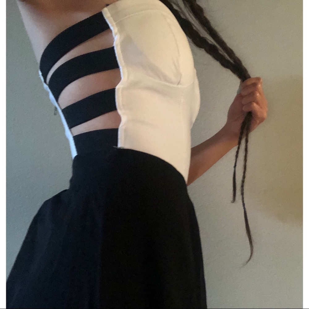 High-Low Dress 🖤 - Picture 2 of 8